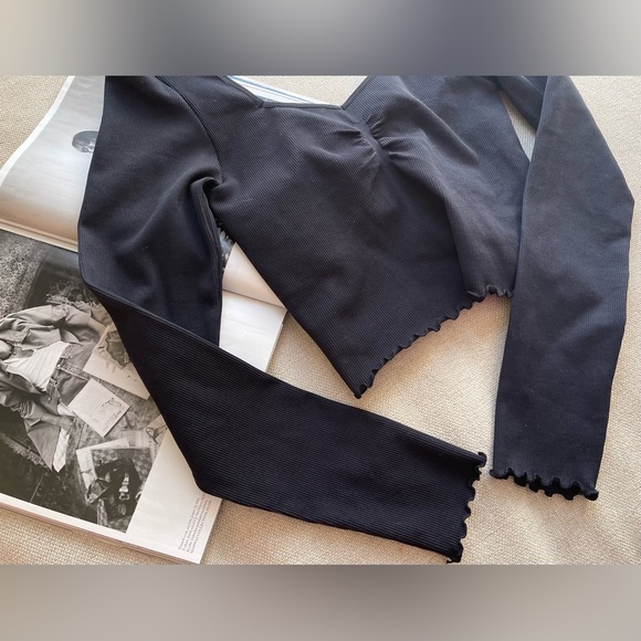 Spiritual Gangster Seamless Sweetheart Long Sleeve Cropped Top In Black Size M/L - Picture 12 of 14